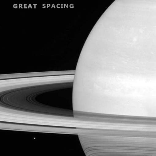 De eerste historische spanwijdte van Cassini tussen de ringen van Saturnus