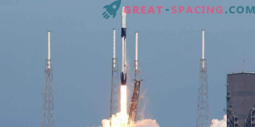SpaceX lanceert succesvol een load, maar mist met een raketlanding