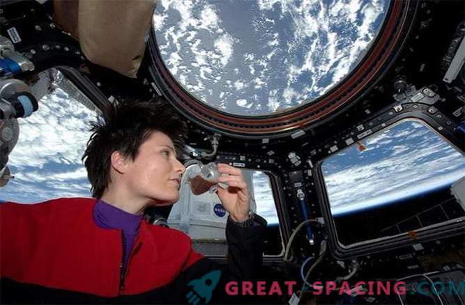 Astronauten op het ISS probeerden vers gezette koffie uit een beker gedrukt op een 3D-printer