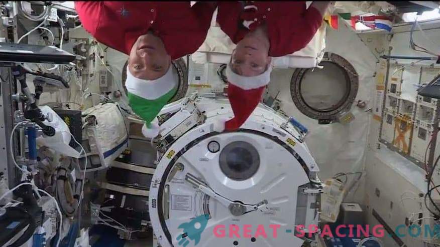 Kerstmis in een baan! Het ruimtestation was gevuld met een feestelijke sfeer