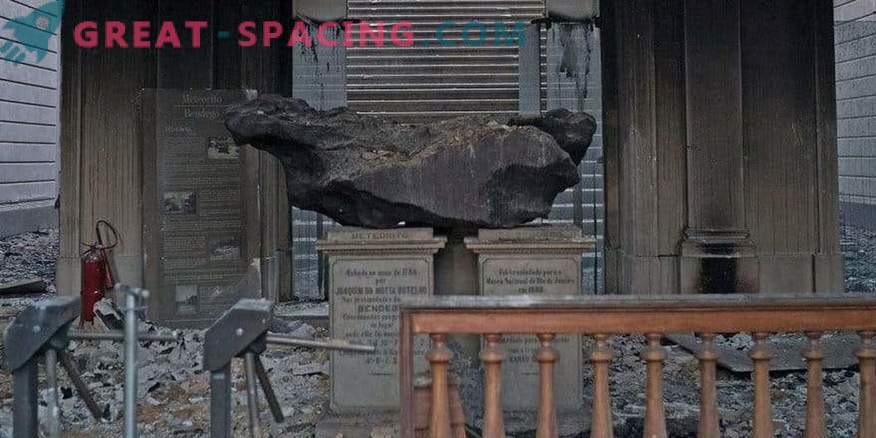 De grootste Braziliaanse meteoriet wist een ernstige brand te overleven