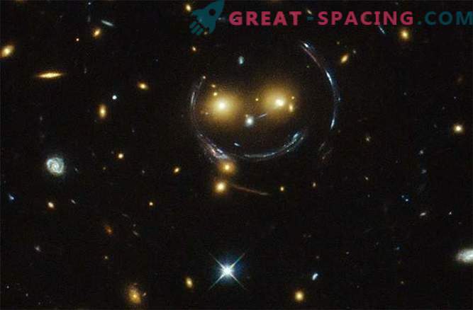 Hubble ontdekte een ruimte-emoticon in een diepe ruimte