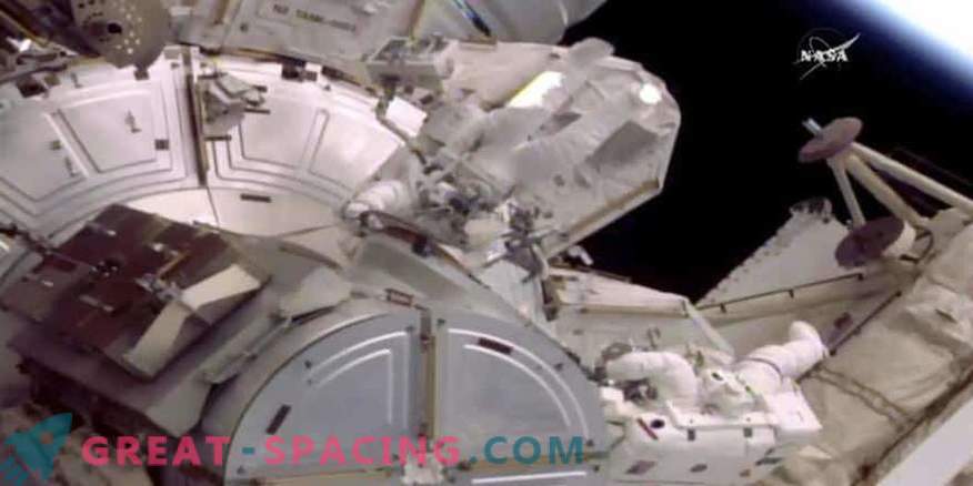 Waterlekkage in apparatuur verminderde de tijd om ruimte te maken voor twee astronauten