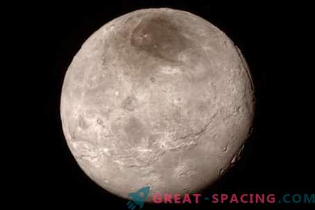 Nieuwe horizonnen: Pluto heeft ijzige bergen, Charon is actief