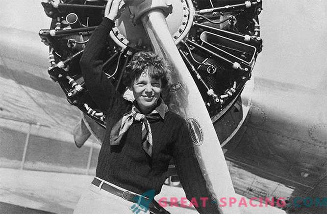 De verborgen maankrater is genoemd naar Amelia Earhart