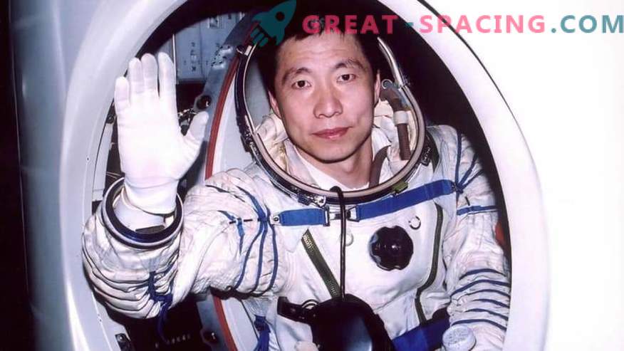 Een Chinese astronaut praat over een vreemd geluid in een ruimtevaartuig. Opinion ufologov