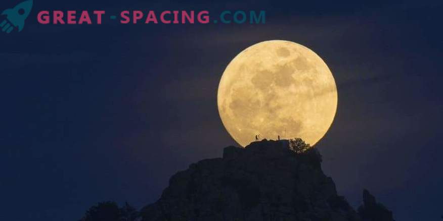 De maan krijgt voor het eerst in 150 jaar een ongebruikelijke kleur.