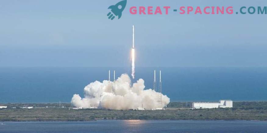 SpaceX stelt de datum van verzending van toeristen naar de maanbaan