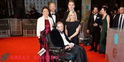 Stephen Hawking's eerste vrouw protesteert tegen onnauwkeurigheden in de biopic