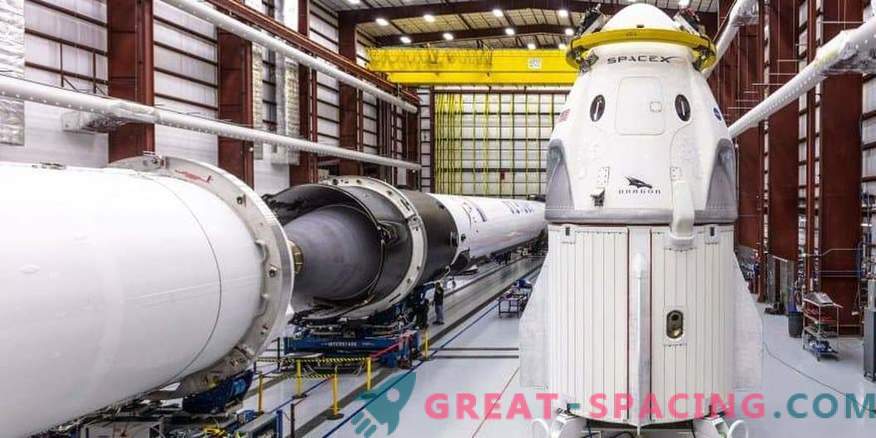 Het eerste ruimtevaartuig voor ruimtevaartuigen SpaceX is klaar om