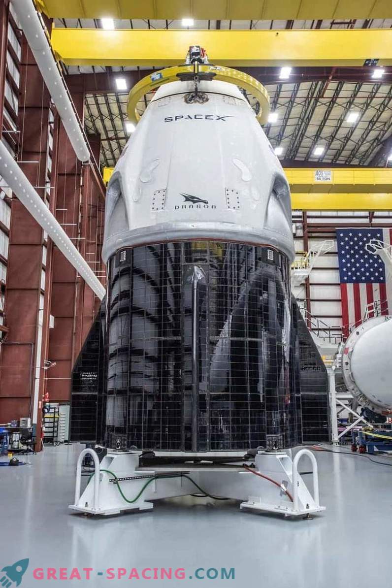 Het eerste ruimtevaartuig voor ruimtevaartuigen SpaceX is klaar om