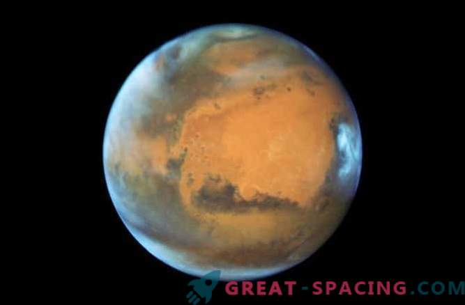 Hubble maakte een beeld van Mars tijdens de confrontatie van de Rode Planeet