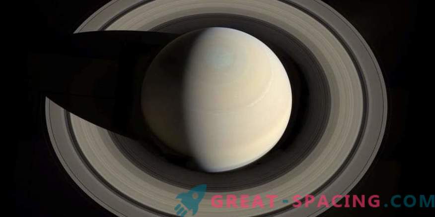 Satellieten worden gecombineerd om de ring van Saturn