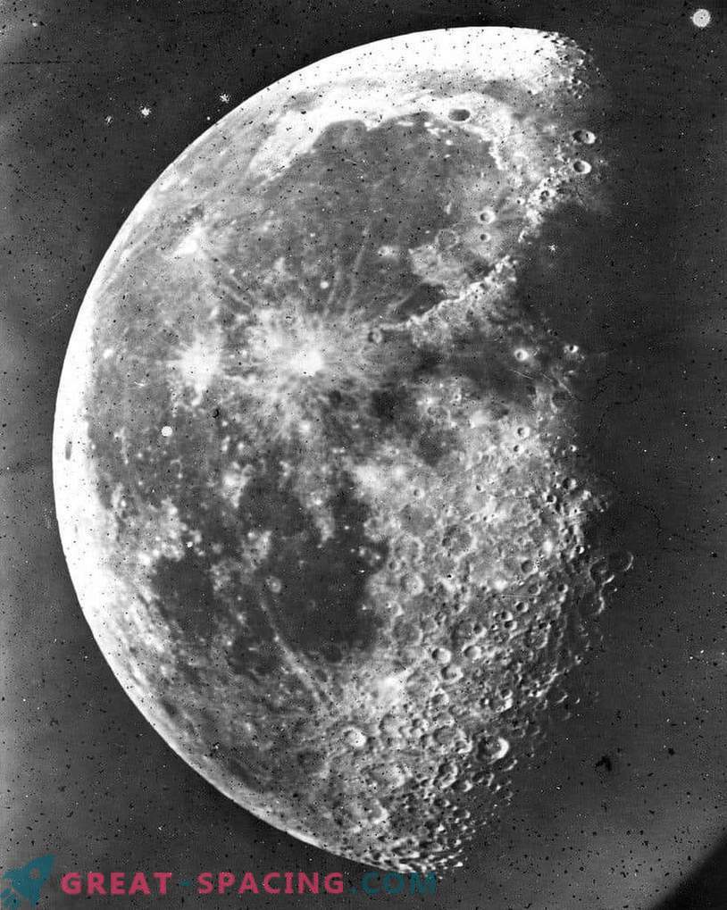 Кога првата слика на Месечината се појави