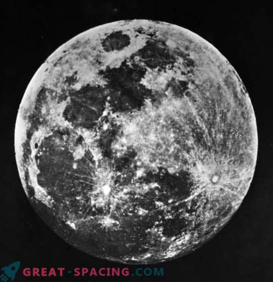 Кога првата слика на Месечината се појави