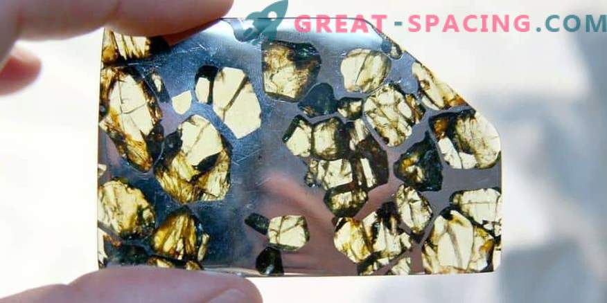 Egyptische decoratie met een stuk meteoriet: hoe gevaarlijk zijn explosies in de atmosfeer van de aarde