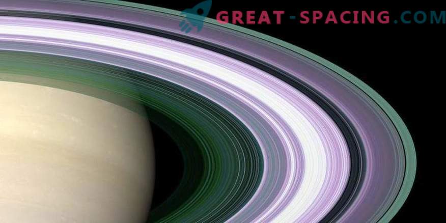 Cassini's sonde walst met de ringen van Saturnus