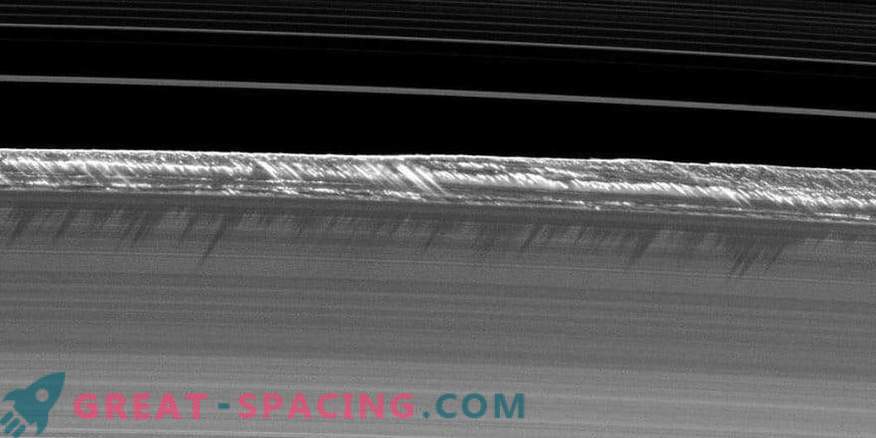 Saturnus B-ring pieken