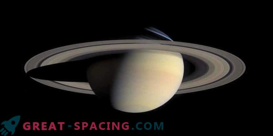Formação misteriosa no campo magnético de Saturno