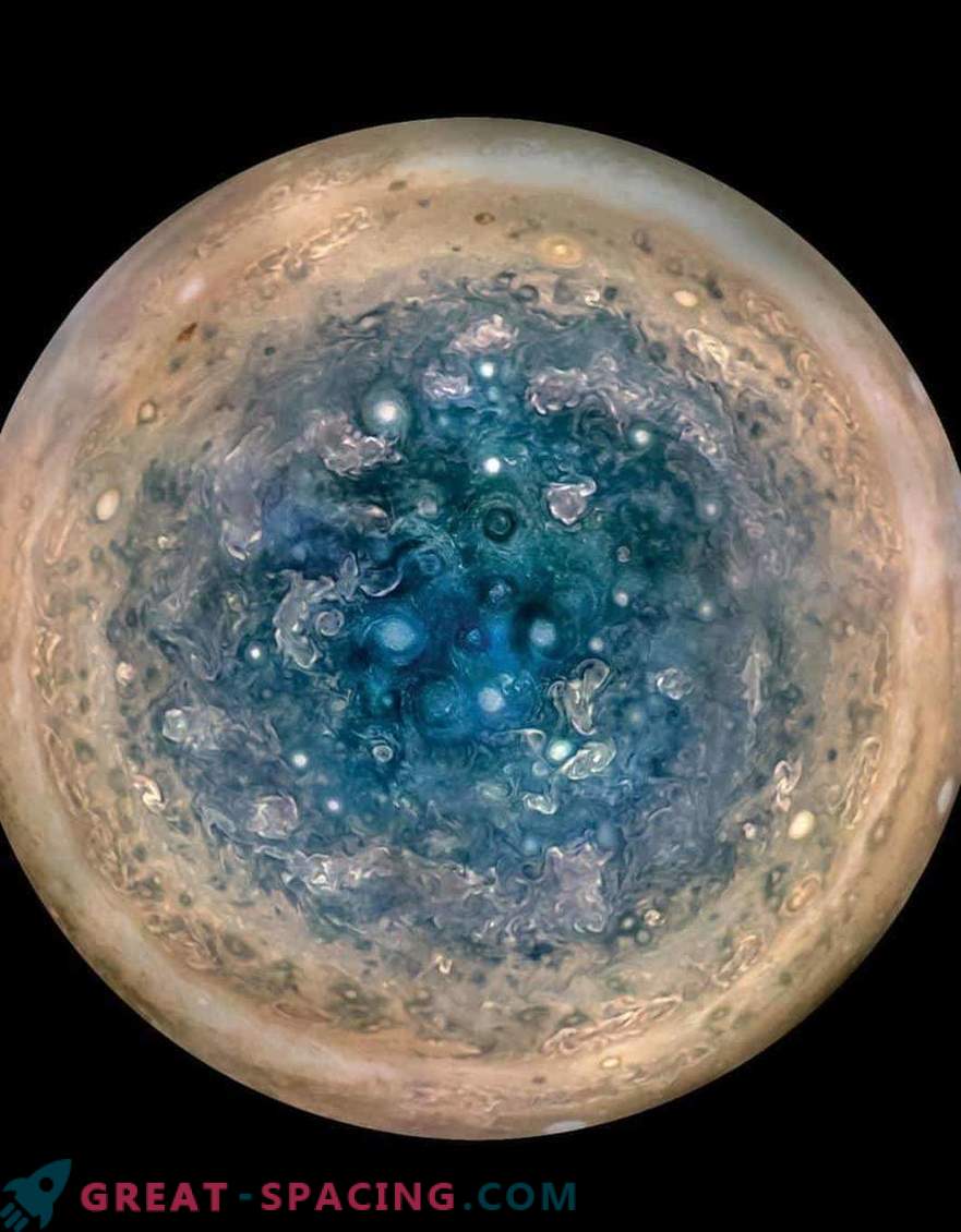 Juno levert eerste informatie over Jupiter