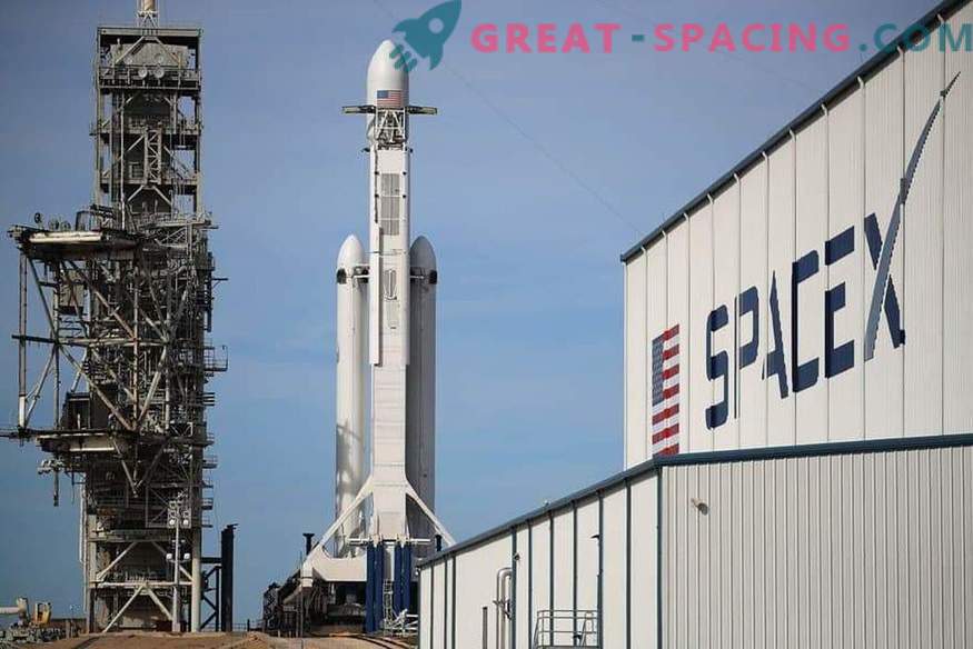 SpaceX is van plan de Falcon Heavy-raket een tweede keer