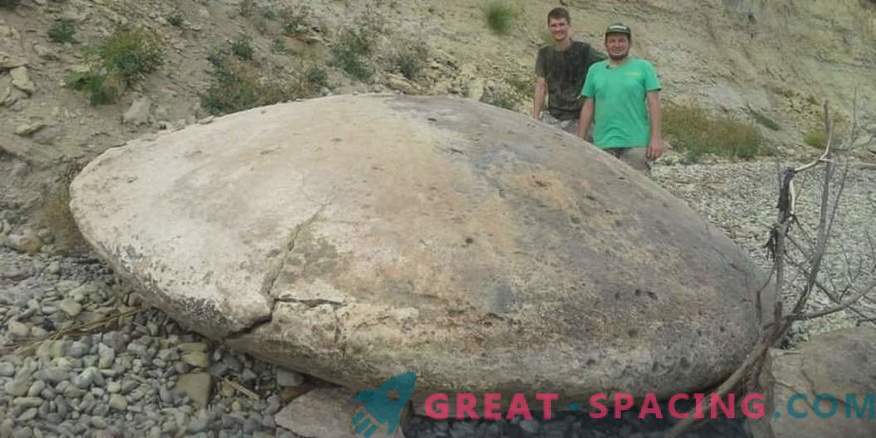 Stenen schijven in de vorm van vliegende schotels. Ufologen en wetenschappers debatteren over de oorsprong van de vondsten in de regio Wolgograd