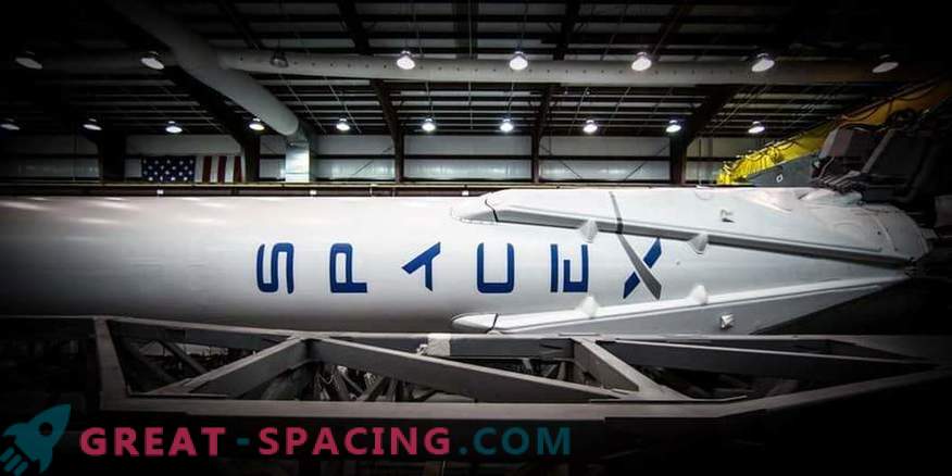 SpaceX stuurt een capsule naar NASA.