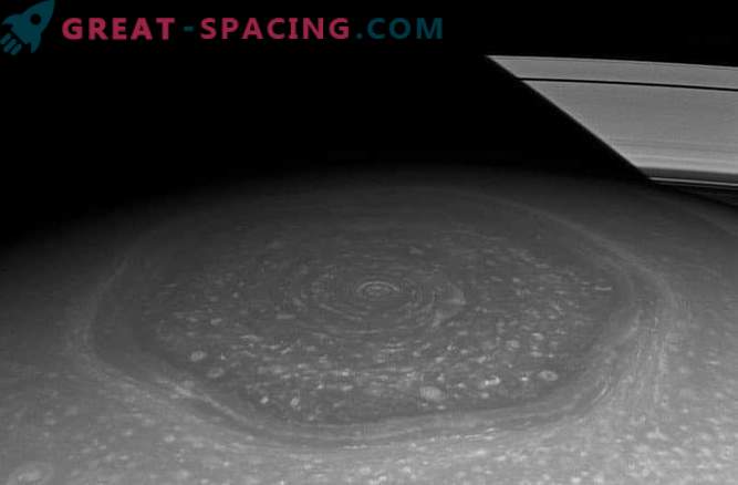 Er is een mogelijke verklaring voor de gigantische Saturnus hex