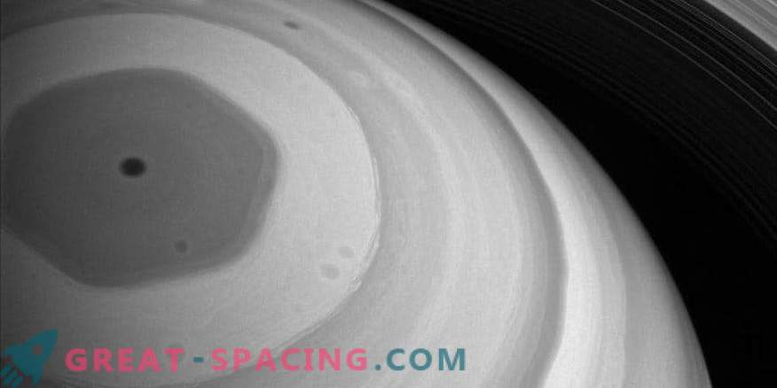 Spectaculair zicht op de mysterieuze zeshoek van Saturnus