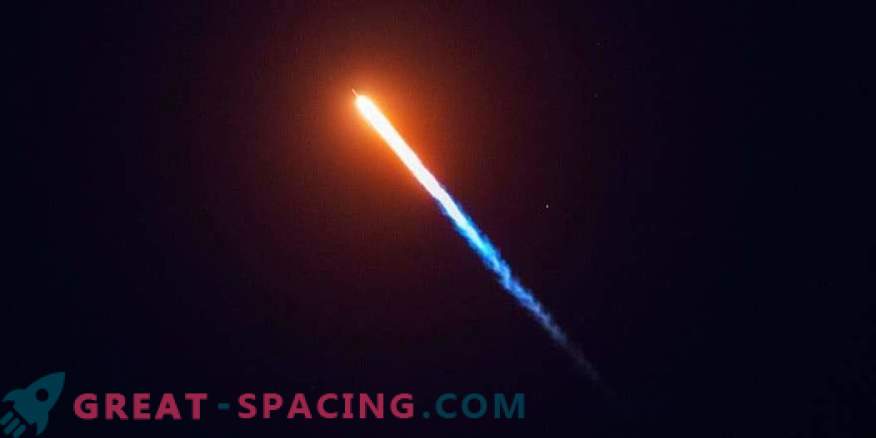 SpaceX start 64 satellieten tegelijk