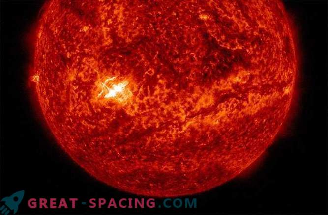 De zon zorgde voor een radio-eclips na een monsterlijke flits van X-klasse