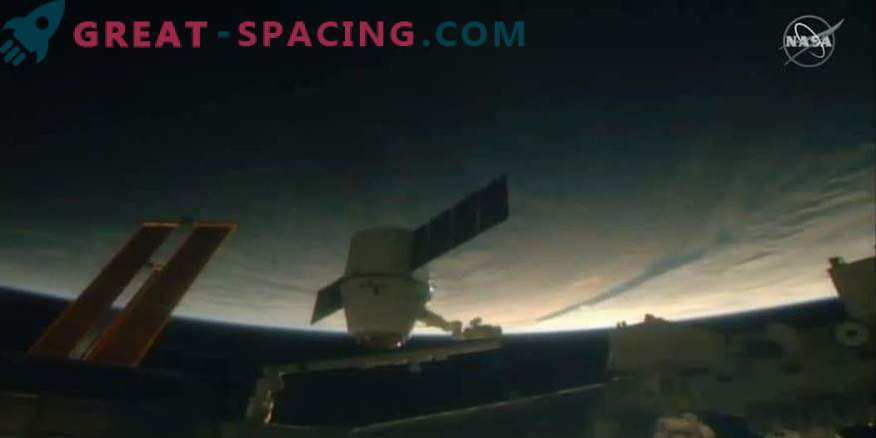 SpaceX's Dragon Capsule levert Christmas Treats aan het ISS