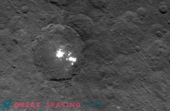 Wetenschappers kunnen de aard van de mysterieuze plekken op Ceres nog steeds niet begrijpen