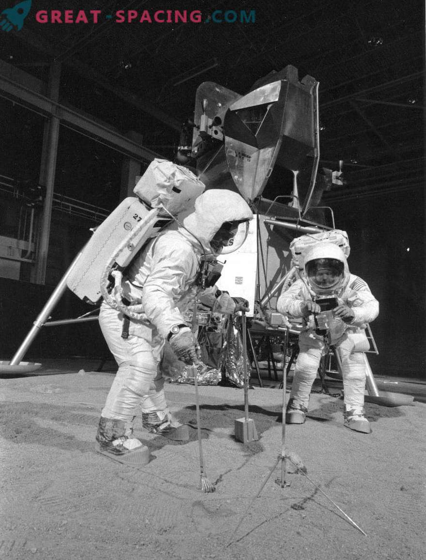 Waar verdwijnt de vermelding van NASA op de landing van astronauten op de maan