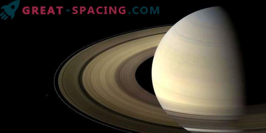 Nieuwe afbeeldingen van Mars en Saturn van Hubble