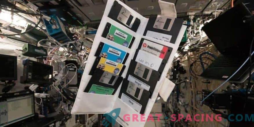 Oude diskettes in het vergeten kastje van het ISS