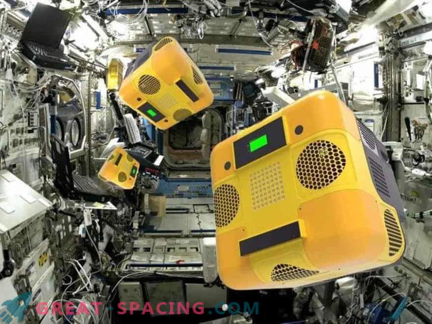 Wat doen de robotbijen op het orbitale station