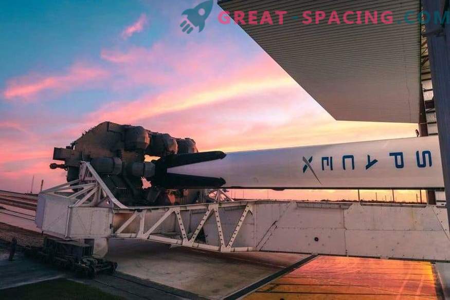 A primeira tripulação da SpaceX na plataforma de lançamento