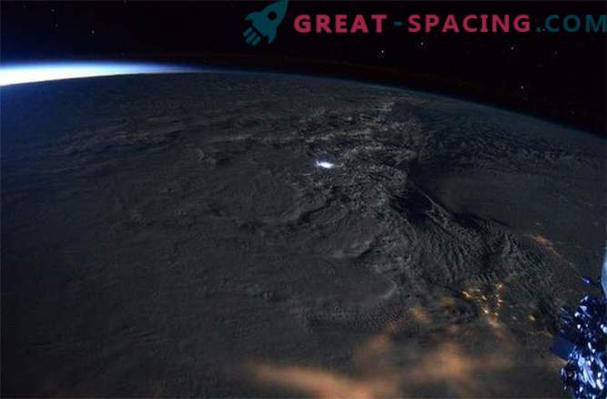 Astronauten hebben een verbluffend beeld gekregen van de sneeuwstorm op de Amerikaanse oostkust
