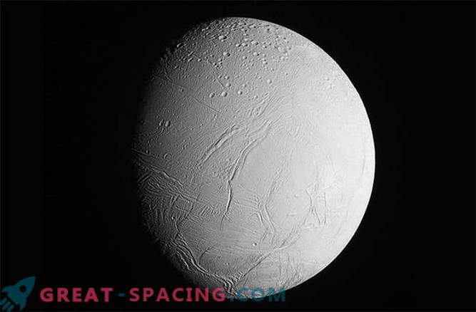 Cassini nam de laatste foto's van Enceladus