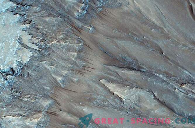 Het mysterie is onthuld: er is vloeibaar water op Mars