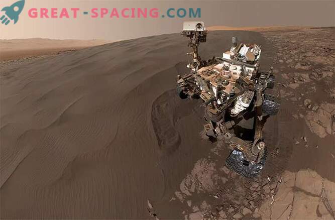 Selfies in de zandbak! Nieuwsgierigheid speelt in de zandduinen van Mars