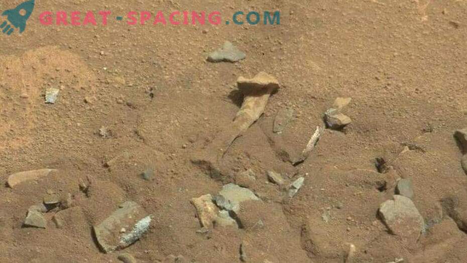10 strange objects on Mars! Part 1