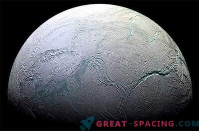 De Cassini interplanetaire sonde voltooit de missie om de satelliet Saturnus Enceladus